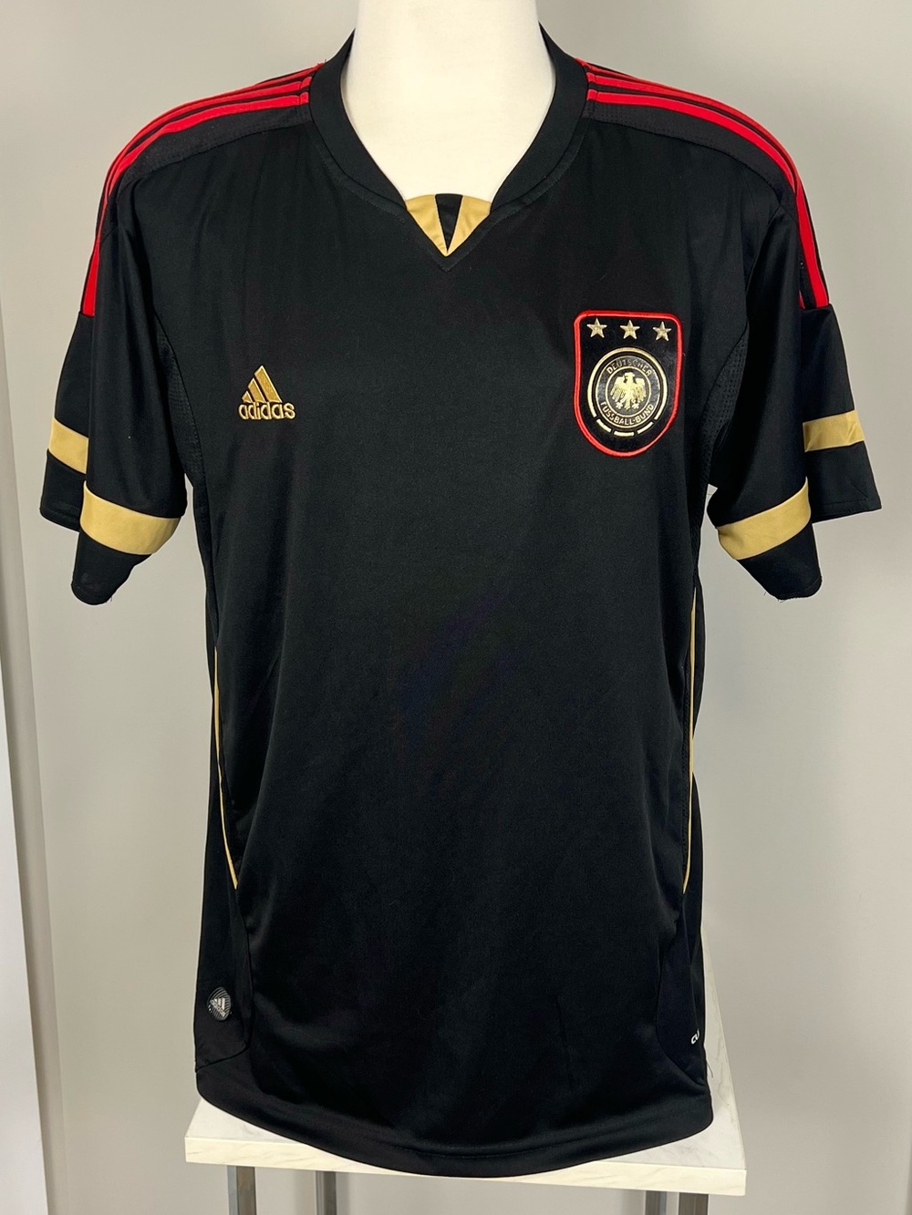 adidas Deutscher Men’s Black Football Jersey with Gold & Red Details